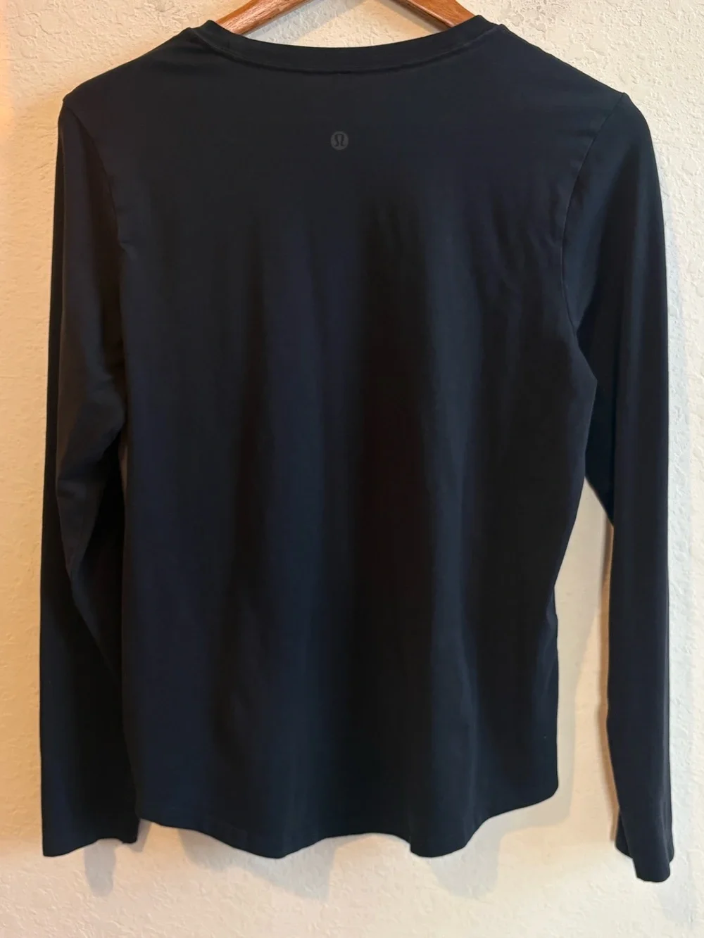 Lululemon Black Long Sleeve Tee Size 6